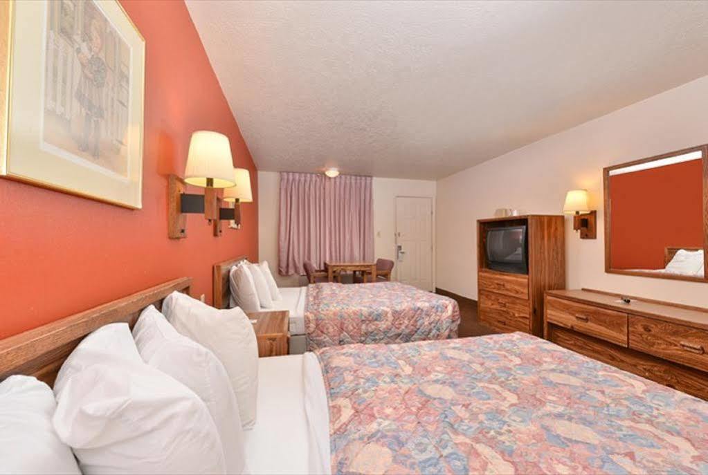 Americas Best Value Inn & Suites Ft Collins E At I-25 Fort Collins Exterior photo