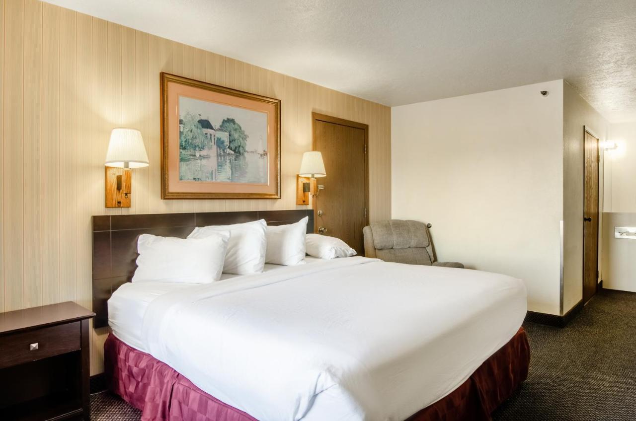 Americas Best Value Inn & Suites Ft Collins E At I-25 Fort Collins Exterior photo