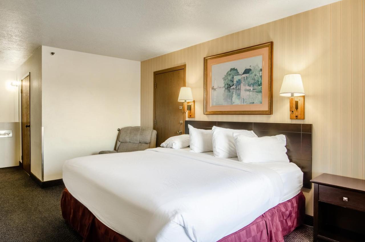 Americas Best Value Inn & Suites Ft Collins E At I-25 Fort Collins Exterior photo