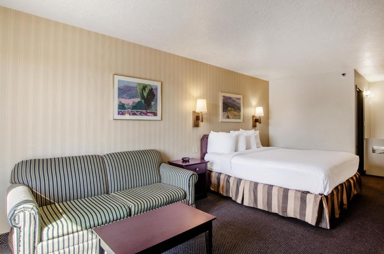 Americas Best Value Inn & Suites Ft Collins E At I-25 Fort Collins Exterior photo